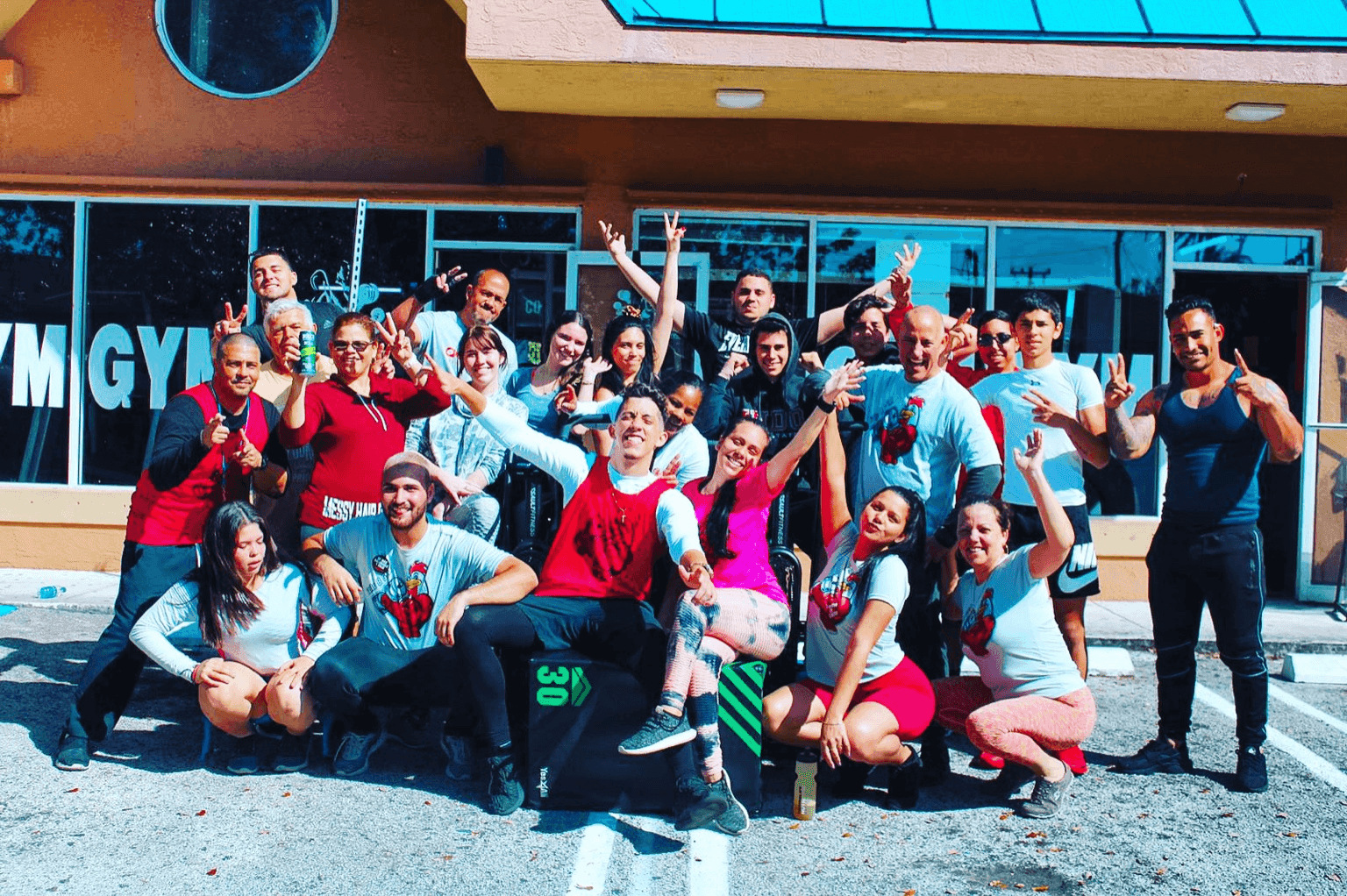 Gallo 8 Gym community — full team and members gathered outside the gym